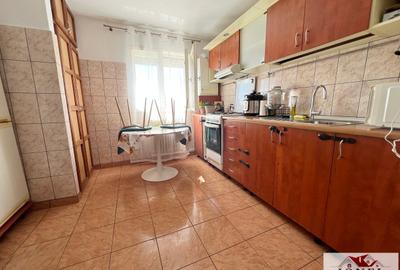 Apartament cu 2 camere semidecomandat în Cetate