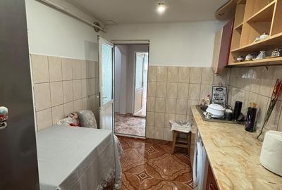 Apartament cu 2 camere decomandat în Micro 40