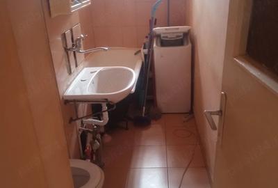 Apartament cu 4 camere semidecomandat în Dâmbovița