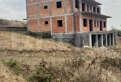 Casă cu 1 camere cu Teren 771 Mp în Central