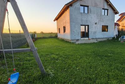 Casă cu 4 camere în Sânpetru