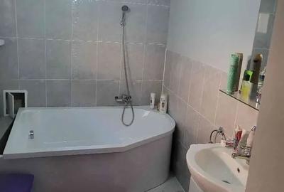 Casă cu 4 camere cu Teren 4000 Mp în Central