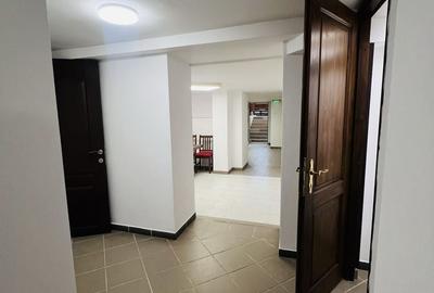 Spațiu comercial, de 200 mp, în Central - 3