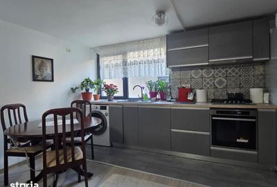 Casă cu 7 camere cu Teren 685 Mp în Limanu - 12