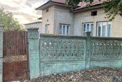 Casă cu 5 camere cu Teren 936 Mp în Robănești