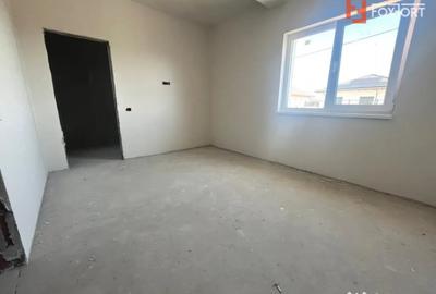 Casă cu 4 camere cu Teren 368 Mp în Moșnița Nouă