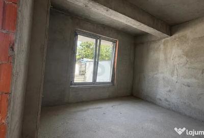 Casă cu 5 camere cu Teren 252 Mp în Central