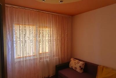 Apartament cu 3 camere decomandat în Casa de Cultură