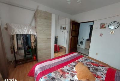 Apartament cu 3 camere decomandat în Micro 11 - 13
