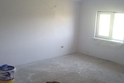 Casă cu 4 camere cu Teren 250 Mp în Central