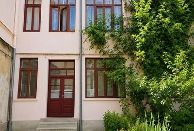Apartament cu 3 camere decomandat în P-ța Sfânta Vineri - 2