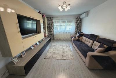 Apartament cu 3 camere decomandat în Împăratul Traian