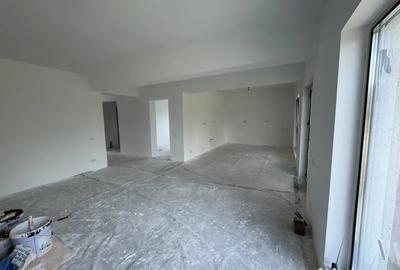 Casă cu 7 camere în Crevedia