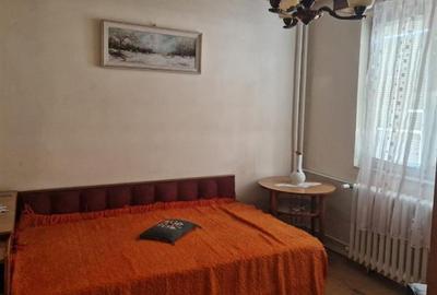 Apartament cu 3 camere semidecomandat în Crângași
