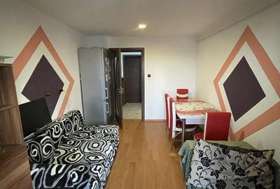Apartament cu 3 camere decomandat în Piața Centrală