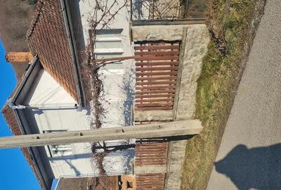 Casă cu 5 camere cu Teren 2 Mp în Laz