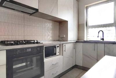 Apartament cu 2 camere decomandat în Tractorul