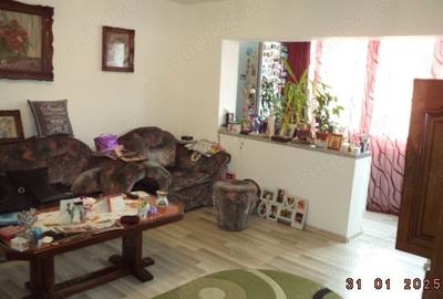 Apartament cu 3 camere decomandat în Lunei