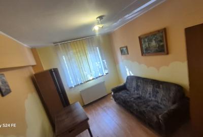 Apartament cu 3 camere decomandat în 1 Mai - 9