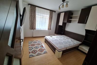 Apartament cu 3 camere decomandat în Tractorul - 1