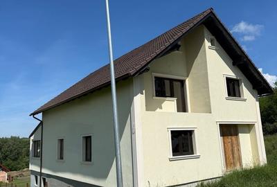 Casă cu 4 camere în Slimnic - 3