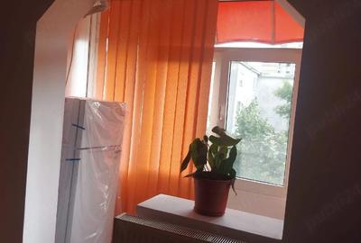 Apartament cu 2 camere semidecomandat în Craiovița Nouă