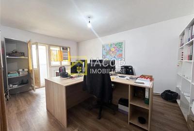 Apartament cu 3 camere decomandat în Milcov