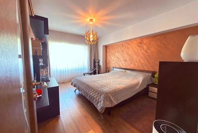 Apartament cu 3 camere decomandat în Nicolina