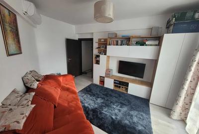 Apartament cu 3 camere în Apărătorii Patriei