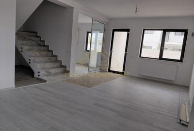 Duplex cu 7 camere cu Canalizare în Central - 10