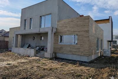 Casă individuală cu 5 camere cu Canalizare în Tunari