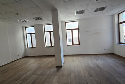 Casă cu 11 camere cu Canalizare în Ultracentral - 20
