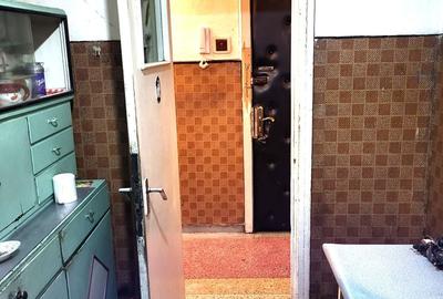 Apartament cu 3 camere semidecomandat în 9 Mai - 2