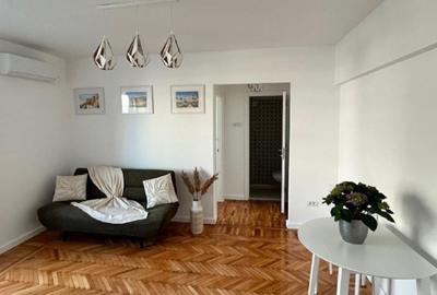 Apartament cu 2 camere semidecomandat în Universitate