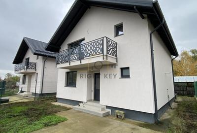 Casă individuală cu 4 camere cu Canalizare în Domnești