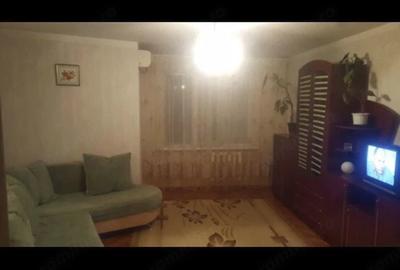 Garsonieră decomandată în Titan