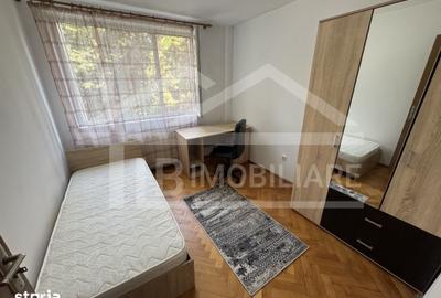 Apartament cu 3 camere decomandat în Cornișa
