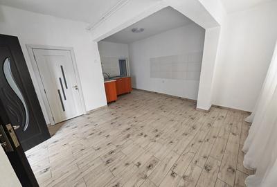 Casă cu 4 camere cu Teren 100 Mp în Central