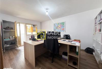 Apartament cu 3 camere decomandat în Milcov