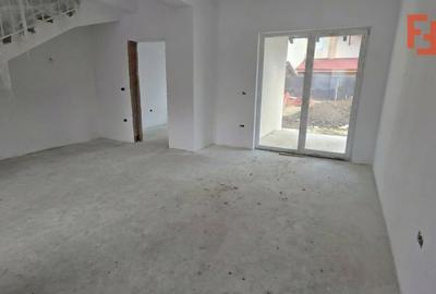 Duplex cu 4 camere cu Canalizare în Moșnița Nouă - 3