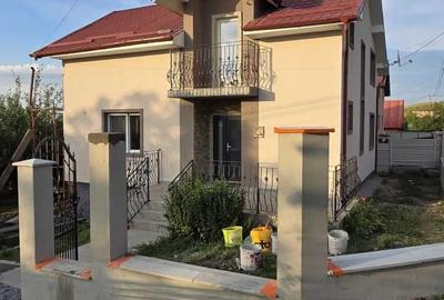 Casă cu 4 camere în Central