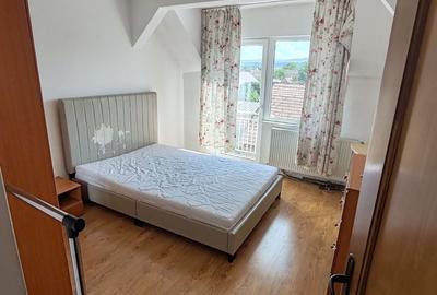 Apartament cu 3 camere decomandat, mobilat în Bulgaria