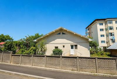 Casă cu 5 camere cu Teren 655 Mp în Central