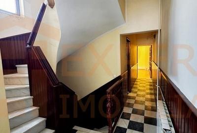 Casă cu 8 camere cu Canalizare în 13 Septembrie - 12