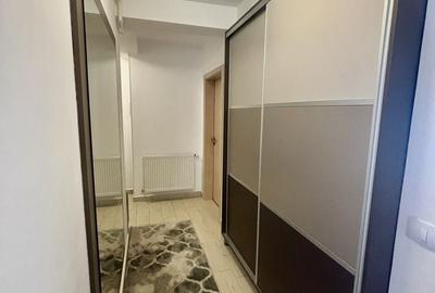 Apartament cu 3 camere decomandat în Tractorul - 2