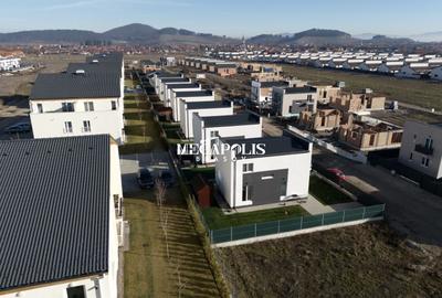 Casă individuală cu 4 camere cu Canalizare în Sânpetru - 4