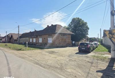 Casă cu 4 camere în Mândra