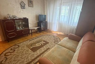 Apartament cu 3 camere semidecomandat, mobilat în Craiovița Nouă