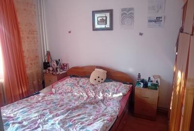 Apartament cu 3 camere decomandat în Mărăței