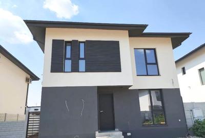 Casă cu 5 camere cu Teren 240 Mp în Central